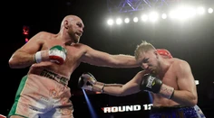 VIDEO: Fury sa s neznámym súperom vytrápil, napokon zostáva nezdolaný