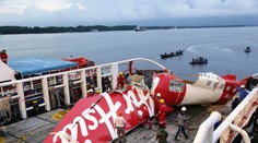 Lietadlo spoločnosti AirAsia možno vybuchlo už vo vzduchu