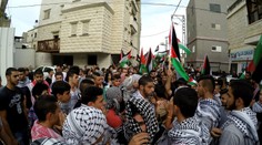 Tisícky Palestínčanov protestovali po 100 rokoch od Balfourovej deklarácie