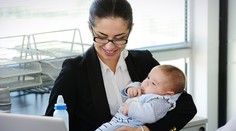 Kariéra alebo dieťa? Slovenské matky si musia vybrať
