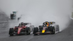 Max Verstappen opäť majstrom sveta, pomohla mu penalizácia súpera. Aj s VC Japonska zatočil tajfún