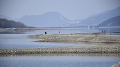 Pátranie po rybároch na Liptovskej Mare. Prevrátil sa im čln, dvaja sa nevynorili