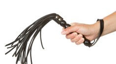 Neveril snúbenici, že je panna. Zbičovali ho