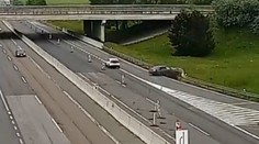 VIDEO: Extrémny šmyk na D1. Vodič preletel cez všetky pruhy a zdemoloval zvodidlá