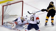 Čech Pastrňák má skvelú formu, takto v predĺžení nedal šancu veteránovi Luongovi