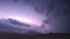 Pri slovensko-rakúskom pohraničí sú búrky, vznikla aj supercela