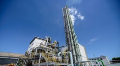 Smrteľný úraz v Duslo Šaľa. Muž spadol zo šesťmetrovej výšky, keď kontroloval parovod