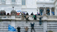 Policajti zranení počas útoku na Kapitol môžu žalovať Trumpa