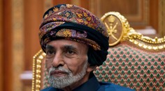 Len pár hodín po smrti ománskeho sultána zložil prísahu jeho nástupca
