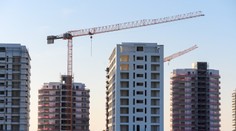 Jedna z najväčších bánk zlacnela hypotéky. Pri najžiadanejšom fixe išla pod psychologickú hranicu