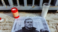 Polícia v Rusku narušovala pietne spomienky na počesť Navaľného