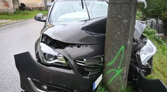 Vypil si a sadol za volant. Na mol opitého muža zastavil betónový stĺp