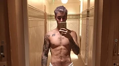 Dráždivá selfie Justina Biebera. Uterák mal poriadne nízko