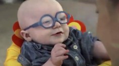 Štvormesačný chlapček so vzácnou chorobou prvýkrát uvidel mamu