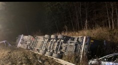 Autentický telefonát na linku 158 po nehode na D2. Stačilo málo a mohlo dôjsť k tragédii