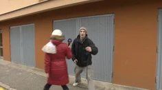 Terorizuje všetkých navôkol, nik mu však nič nemôže. Prečo?