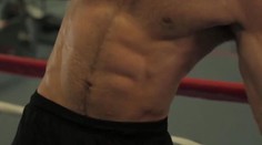 To je telo! Herec o boxe nevedel nič, pre film sa z neho stal profesionál