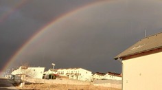 FOTO: Mestečko na Záhorí uchvátil zaujímavý úkaz. Ide o hru farieb a svetla