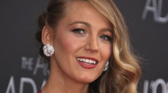 Od pôrodu prvýkrát na verejnosti. Blake Lively je nádherná!