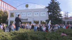 Odmietajú to. Zamestnanci Slovnaftu protestovali proti ponuke zvýšenia platov, ktorú im dalo vedenie