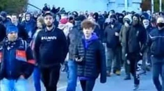 S poranenou hlavou skončil iba 15-ročný chlapec. Nebol náhodným okoloidúcim, varuje polícia