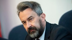 René Vanek, ktorý komunikoval s Alenou Zsuzsovou, sa vzdal funkcie prokurátora