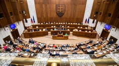 Poslanci začali rokovanie správou špeciálneho prokurátora Lipšica. Riešiť majú aj predčasné voľby z dielne Kollára