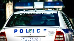 Poriadny drogový náklad. Grécky policajt pašoval marihuanu služobným autom, pri prehliadke uňho našli cez 100 kíl