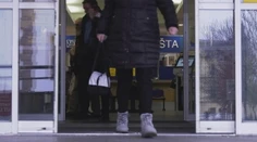 Od nič netušiacich ľudí vymámili tisíce eur: Zadržali podfukárov s bytmi