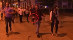 Symbol vzdoru voči teroru. Video s pivným hrdinom boduje na sociálnych sieťach