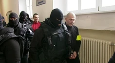 Sudca môže prísť o veľké peniaze. Pre bankomatovú mafiu