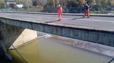 Na východe Slovenska spadla časť mosta nad riekou Laborec