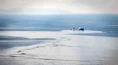 Pri pobreží Holandska spadlo do mora počas búrky sedem kontajnerov z lode