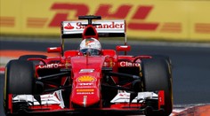 Víťazom VC Maďarska sa po Hamiltonových chybách stal Sebastian Vettel
