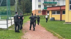 Polícia vyšetruje bombové vyhrážky ako terorizmus. Vypátrať autora správ však pravdepodobne nebude jednoduché