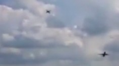 Šok v Birminghame. Lietadlo muselo zrušiť pristátie, aby predišlo kolízii