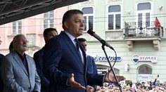 Fico ohlasuje ďalší protest. Môžu sa na ňom stretnúť tisícky nezaočkovaných ľudí a bez rúšok