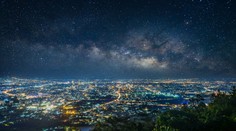 FOTO: Ako by vyzerali nočné panorámy svetových metropol bez svetelného smogu