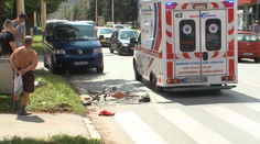 Dôchodca si išiel na bicykli po obed, teraz bojuje o život. Zachytilo ho auto