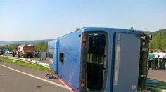 O život bojuje 75-ročná žena z havarovaného autobusu pri Svätom Jure