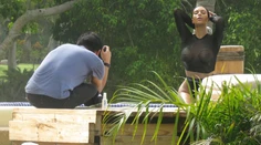 Na zadok Kim Kardashian zabudnite. Ukázala dokonalé brucho a prsia