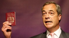 Farage vidí veľké šance stúpencov brexitu, Cameron už hlasoval