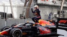 F1: VC Monaka vyhral Verstappen, Hamilton siedmy, Mercedes bez pódia