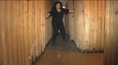 Pani Emília túži po suchu. V pivnici má mokro už vyše 20 rokov