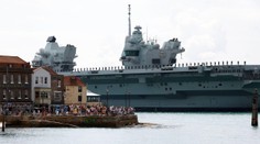 Najväčšia britská vojenská loď sa pokazila krátko po vyplávaní do USA