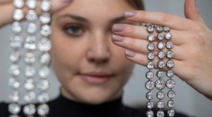 Cestovali časom. Dva diamantové náramky Márie Antoinetty vydražili za dvojnásobok očakávanej ceny