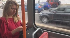 V piatok ste mohli v bratislavskej električke stretnúť nečakanú pasažierku