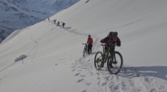 Slováci zdolali na bicykloch najvyššie turistické sedlo sveta. Bol medzi nimi aj náš kolega