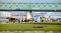 Zákaz vychádzania sa nebude od pondelka meniť, ohlásil premiér Heger