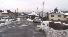 Budeme chodiť po rozbitých chodníkoch? Obce nemajú peniaze na eurofondy